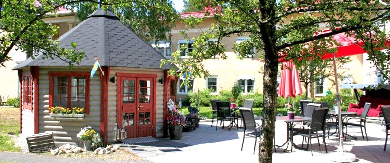 Grillstugan förgyller vår uteplats.