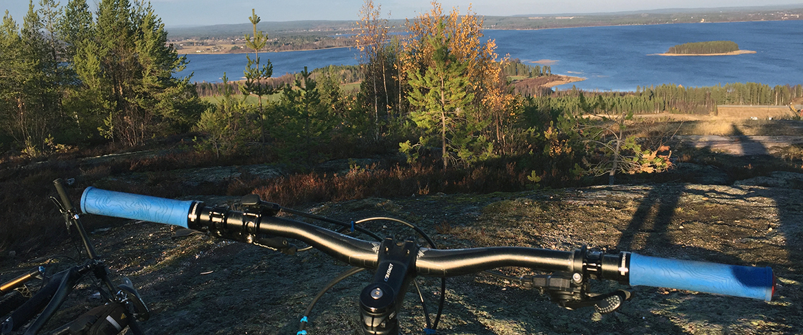 Till topps med cykel, Vallsberget en mil utanför Piteå.