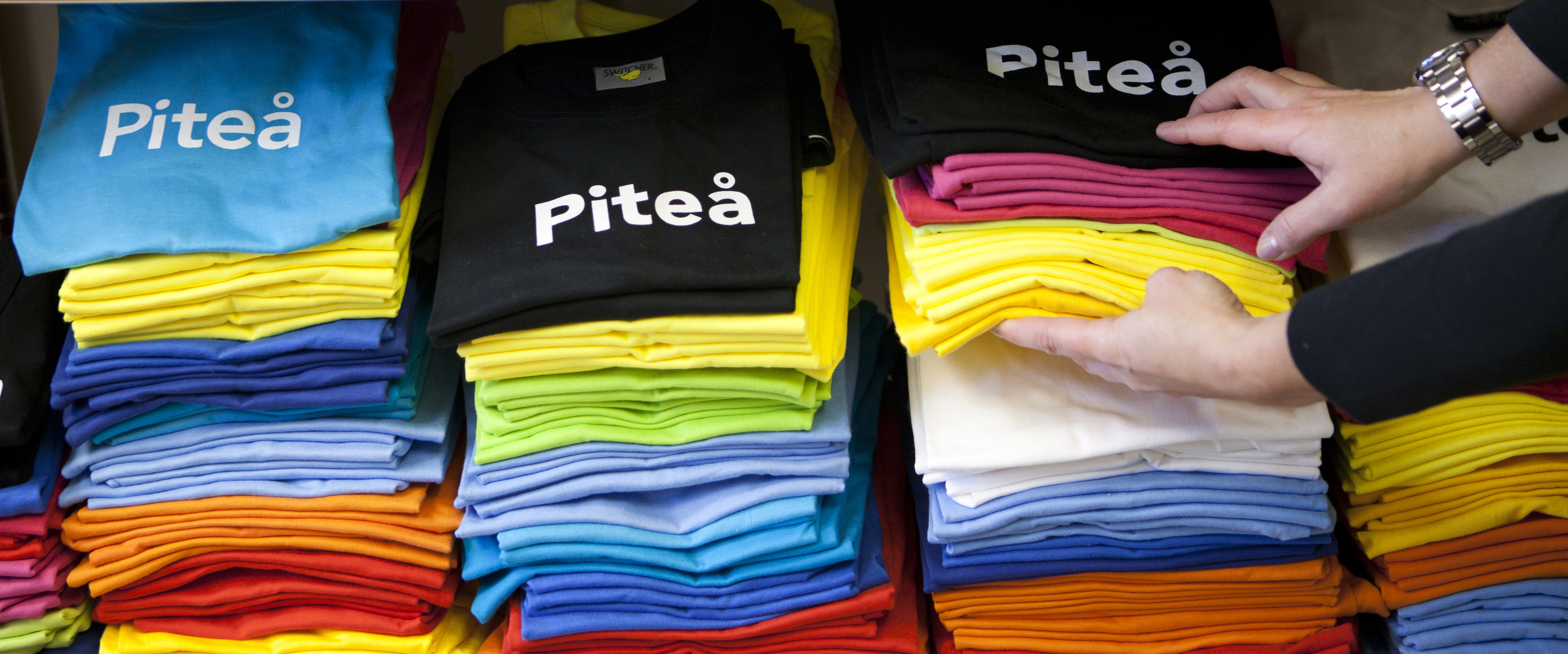 Färgglada T-shirts