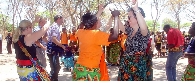No meeting without a dance