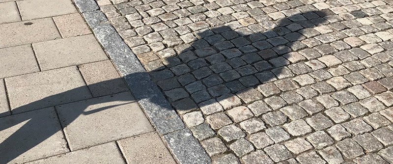Stadens golv ska bestå av långsiktigt hållbara material, färger och mönster.
