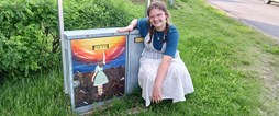 Olivia Johanssons konstverk "Uppåt” finns i korsningen Svensbyvägen/Tolvmansvägen i Bergsviken.